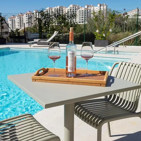 Apartment Modern 4-person With Pool & Indoor Parking